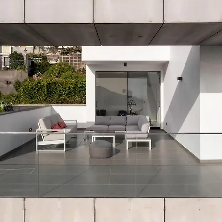 Modern With A Stunning View Over * Funchal (Madeira)