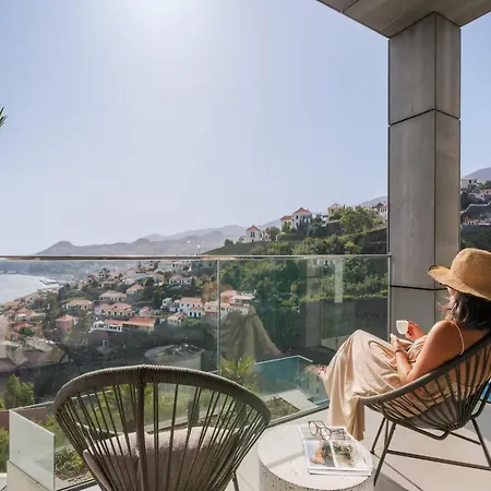 Modern With A Stunning View Over * Funchal (Madeira)