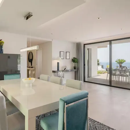 Modern With A Stunning View Over Funchal (Madeira)
