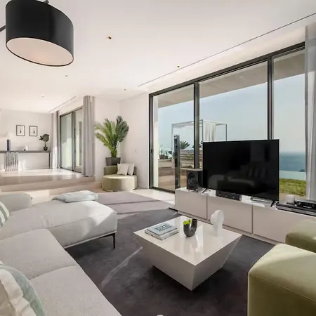 Modern With A Stunning View Over Funchal (Madeira)